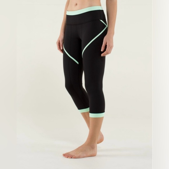 Lululemon Roll Out Crop Leggings in Black and Fresh Teal - Picture 1 of 12